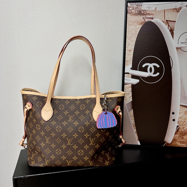 ブランドキーホルダー側面デザイン